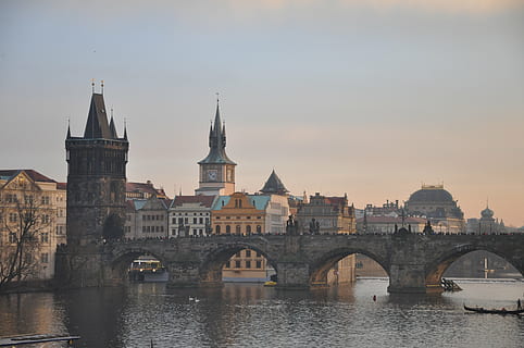 ceco, città, mare, ponte, costruzione, praga, fiume, architettura, Europa, posto famoso, paesaggio urbano, fiume Moldava, storia, Repubblica Ceca, cittadina, Torre, scena urbana, ponte di Carlo, ponte - struttura fatta dall'uomo, struttura costruita, esterno dell'edificio, acqua, cielo, destinazioni di viaggio, connessione, natura, lungomare, mezzi di trasporto, nessuno, arco, ponte ad arco, all'aperto, governo, guglia, 4K, CC0, dominio pubblico, privo di copyright