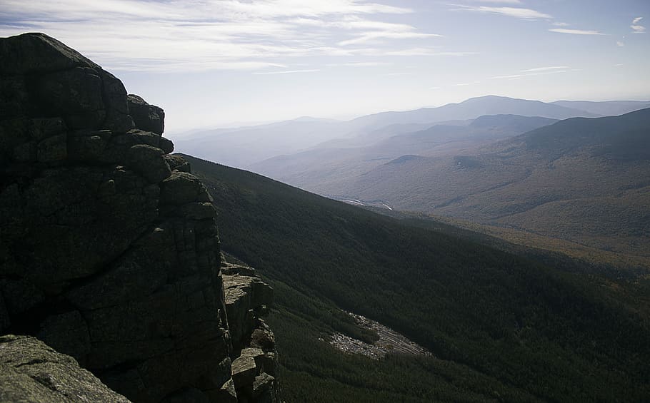foto, scogliera di montagna, giorno, foto di paesaggio, montagne, catena montuosa, montagna, roccia, albero, natura, foresta, natura selvaggia, ambiente, parco, pendio, paesaggio, scogliera, cielo, autunno, scenics - natura, bellezza nella natura, scena tranquilla, la tranquillità, scena non urbana, nuvola - cielo, roccia - oggetto, solido, terra, all'aperto, nessuno, idilliaco, cresta montuosa, 5K