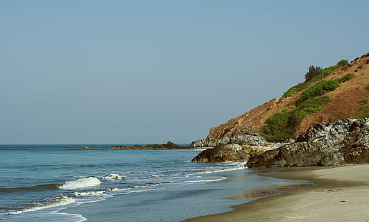 strand, zand, heuvel, oceaan, zee, water, landschap, hemel, kust, zomer, natuur, blauw, reizen, kust-, vakantie, zeegezicht, toerisme, tropisch, kustlijn, eiland, zon, buitenshuis, berg-, paradijs, baai, horizon, kom tot rust, zonnig, land-, scenics - natuur, schoonheid in de natuur, heldere lucht, Golf, rots, kalmte, rock - object, geen mensen, rustige scène, horizon over water, beweging, solide, dag, rotsachtige kustlijn, 5K, CC0, publiek domein, royaltyvrij