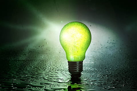 grønn glødelampe, lyspære, frukt, pære, vann, dryppe, energi, glass, skjør, miljøvennlig, nåværende, tråd, tanken, miljø, belysning, energisparing, grønn energi, spise sunt, grønn farge, enkelt objekt, velvære, friskhet, mat og Drikke, studio skudd, ingen folk, mat, nærbilde, innendørs, vignett, eple - frukt, belyst, stilleben, natur, belysningsutstyr, 2K, CC0, offentlig domene, opphavsrett gratis