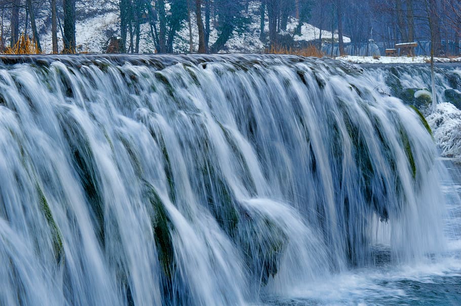 cascada, Aigua congelada, fred, hivern, gel, aigua, fred, hivern, corrent, naturalesa, riu, paisatge, blanc, neu, bonic, caure, pedra, gelades, guai, splash, rock, medi ambient, que flueix, a l'aire lliure, temporada, cristall, rierol, congelat, natural, ze, parc, fresc, viatjar, Nadal, humit, desert, bellesa, desembre, beck, paradís, cargol, vacances, salvatge, Bohèmia, cataracta, moviment, escènic, pau, fluid, moviment borrós, velocitat, exposició llarga, bellesa a la natura, escenics - natura, aigua que flueix, temperatura de fred, dia, esquitxades, arbre, cap gent, poder a la natura, 2K