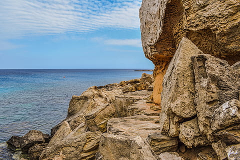 dannelse, robust, sti, klippe, steinete, farlig, kyst, erosjon, landskap, natur, villmark, geologi, cavo greko, Kypros, hav, rock-objekt, kystlinje, Strand, stein - objekt, himmel, sommer, scenics, utendørs, blå, vann, ingen folk, horisont over vann, stein, bergformasjon, naturskjønnhet - natur, fast, skjønnhet i naturen, land, horisont, ro, rolig scene, dag, sky - himmel, erodert, steinete kystlinje, 5K, CC0, offentlig domene, opphavsrett gratis