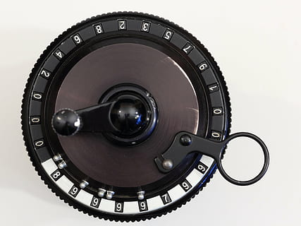 CURTA, mekanisk, lommeregner, Liechtenstein, mekaniker, handcranked, forkrøppet, beregning, Beregn, maskine, nummer, krank, matematik, apparat, håndtere, håndtag, metal, gammel, antik, årgang, teknologi, kamera - fotografisk udstyr, objektiv - optisk instrument, udstyr, industri, skåret ud, studio skud, fotografering temaer, hvid baggrund, enkelt objekt, sort farve, elektronikindustrien, tæt på, indendørs, kunstkultur og underholdning, ingen mennesker, manden lavet, musik, fotografisk udstyr, høj vinkel visning, digitalt kamera, sølvfarvet, personlige tilbehør, 4K, CC0, offentligt domæne, royaltyfrie