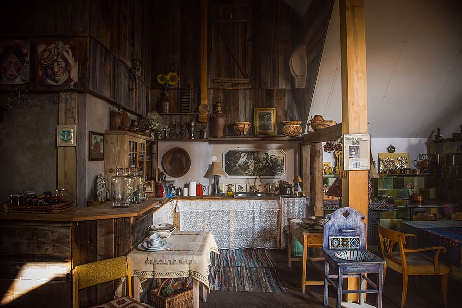 zdjęcie, wnętrze, kuchnia z meblami, kuchnia, osobliwy, sala, stół, krzesło, lampa, meble, houme, projektowanie wnętrz, tradycyjny, Polska, stara szkoła, wioska, smak, wewnątrz, siedzenie, żadnych ludzi, brak, architektura, drewno - materiał, dzień, restauracja, zbudowana struktura, budynek, pokój domowy, okno, biznes, jedzenie i picie, Dom, 2K