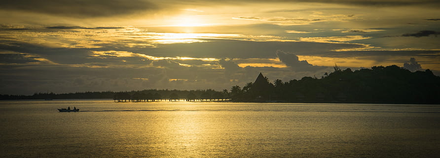 båd sejler, legeme, vand, solnedgang, bora bora, fransk polynesien, hav, Bora bora, fransk polynesien, ocean, ø, sommer, tropisk, udvej, himmel, sol, natur, paradis, lagune, landskab, eksotisk, afspejling, ro, scenics, skønhed i naturen, sky - himmel, scenics - natur, sollys, rolig scene, silhuet, ingen mennesker, sø, træ, dramatisk himmel, nautiske fartøj, transportmidler, udendørs, 5K, CC0, offentligt domæne, royaltyfrie