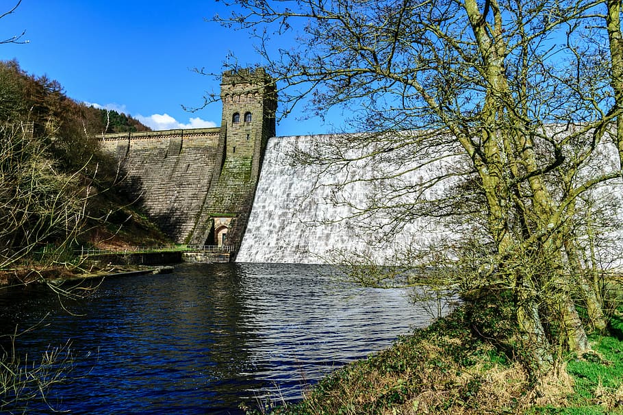 presa, paret, aigua, arquitectura, embassament, paisatge, inundació, Ladybower, planta, arbre, naturalesa, cel, dia, estructura construïda, història, cap gent, el passat, destinacions de viatge, bellesa a la natura, escenics - natura, tranquil·litat, creixement, viatjar, turisme, cel clar, a l'aire lliure, 5K