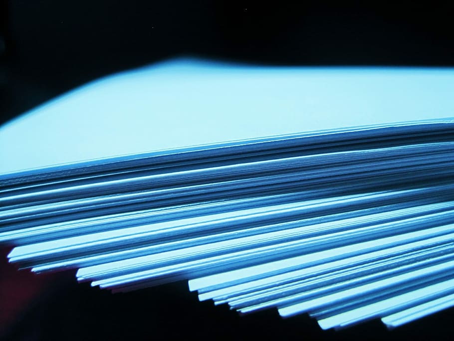 paper, raima, pila, paper, ream, va canviar, blau turquesa, pastel, resum, blau, patró, cap gent, primer pla, tecnologia, tir de l'estudi, a l'interior, gran grup d'objectes, fons negre, abundància, fibra òptica, document, moviment, negocis, creativitat, en fila, moviment borrós, fons blau, natura morta, paperassa, 1080P