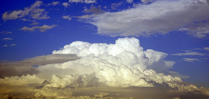 alb, nori, albastru, cer, nor, thundercloud, peisaj, nori grei, atmosfera, apus de soare, ușoară, cer albastru, grup, furtună, orizont, natură, nor - cer, mediu inconjurator, frumusețe în natură, nici o persoana, Cloudscape, scenice - natura, zi, dramatic cer, în aer liber, fundaluri, lumina soarelui, cumulonimbus, vânt, meteorologie, putere în natură, de mai sus, 5K, CC0, domeniu public, fără drepturi de autor