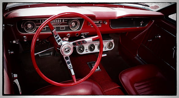 vermell, gris, volant del cotxe, cotxe gris, volant, clàssic, oldtimer, cotxe, vehicle, vell, cotxe antic, cotxe d'època, cotxe clàssic, transport, vehicle terrestre, cap gent, passat de moda, manera de transport, automòbil, interior del cotxe, interior del vehicle, panell de control, panell, estil retro, a l'interior, primer pla, parabrisa, convertible, velocímetre, luxe, 2K, CC0, domini públic, lliure de regalies
