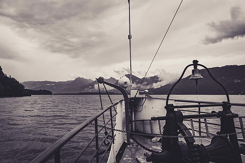 skib, skyer, lake wolfgang, regn, landskab, sø, nautiske fartøj, sky - himmel, himmel, hav, sejlbåd, transportmidler, vand, bjerg, natur, skønhed i naturen, scenics - natur, transportform, dag, ingen mennesker, bjergkæde, rækværk, ikke-urbane scene, rolig scene, udendørs, 5K, CC0, offentligt domæne, royaltyfrie