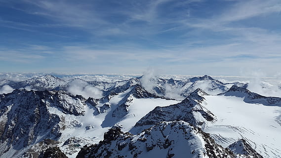 kalt, Gletscher, Schnee, Landschaft, Abenteuer, alpin, Höhe, steigen, Wolken, Frost, gefroren, hoch, Wanderung, Eis, Berg, Gipfel, Natur, draußen, szenisch, Himmel, schneebedeckt, Reise, Aussicht, Winter, kalte Temperatur, Schönheit in der Natur, Szenen - Natur, Gebirge, wolke - himmel, schneebedeckter Berg, ruhige Szene, Ruhe, Nicht-städtische Szene, Tag, Umgebung, weiße Farbe, keine Leute, Formation, 4K, CC0, gemeinfrei, lizenzfrei