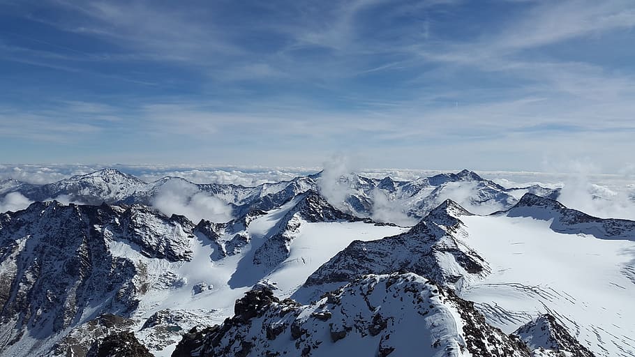 kalt, Gletscher, Schnee, Landschaft, Abenteuer, alpin, Höhe, steigen, Wolken, Frost, gefroren, hoch, Wanderung, Eis, Berg, Gipfel, Natur, draußen, szenisch, Himmel, schneebedeckt, Reise, Aussicht, Winter, kalte Temperatur, Schönheit in der Natur, Szenen - Natur, Gebirge, wolke - himmel, schneebedeckter Berg, ruhige Szene, Ruhe, Nicht-städtische Szene, Tag, Umgebung, weiße Farbe, keine Leute, Formation, 4K