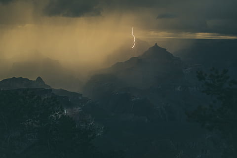 krajinářské fotografie, hory, hrom na hory, chycen, bouřka, Blesk, mrak, hora, vrchol, Příroda, mlha, krajina, horský vrchol, scén, kopec, nebe, mrak - nebe, pohoří, venku, západ slunce, temný, ráno, les, nikdo, krása v přírodě, scenics - příroda, klid, klidné scény, mimoměstské scény, životní prostředí, idylický, Skála, cestovat, noc, moci, formace, 5K, CC0, veřejná doména, bez autorských práv
