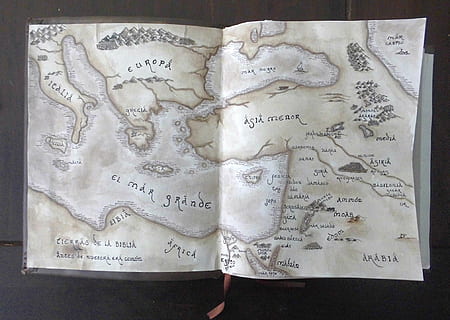 blanc, beix, mapa, vintage, mapa antic, vell, europa, asia, llibre, text, comunicació, a l'interior, primer pla, guió occidental, cap gent, paper, representació, escriptura a mà, representació humana, art i artesania, directament a sobre, script no occidental, talla - producte artesanal, guió, artesania, creativitat, natura morta, missatge, 1080P, CC0, domini públic, lliure de regalies