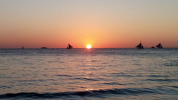 Strand, Sonnenuntergang, Philippinen, Ozean, Himmel, Sonne, Urlaub, tropisch, Reise, Sommer-, Küste, Insel, Boracay, Wasser, Meer, Wasserfahrzeug, Segelboot, Transport, Schönheit in der Natur, Transportmittel, Horizont über Wasser, Szenen - Natur, Horizont, Segeln, Natur, Ruhe, idyllisch, ruhige Szene, Yacht, draußen, keine Leute, Luxus, 2K, CC0, gemeinfrei, lizenzfrei