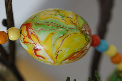 huevo, huevo de Pascua, jaspeado, Pascua de Resurrección, vistoso, Art º, pintura, pintura de huevos de pascua, primavera, color, decoración, brillante, aduana, saludo de pascua, huevo pintado, hilo, de cerca, centrarse en primer plano, comida, multi color, planta, frescura, nadie, flor, comida y bebida, adentro, amarillo, Arte y artesanía, naturaleza, belleza en la naturaleza, día, modelo, creatividad, tentación, 5K, CC0, dominio público, libre de derechos