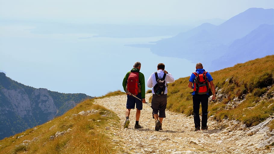 stezka, Procházka, trekking, výlet, krajina, jezero, garda, hora, baldo, turistika, Itálie, silnice, hory, amici, zpětný pohled, muži, skupina lidí, volnočasové aktivity, skutečných lidí, scenics - příroda, dobrodružství, krása v přírodě, chůze, batoh, plná délka, životního stylu, Příroda, den, aktivita, lidé, jednotnost, pohoří, venku, při pohledu na pohled, 5K