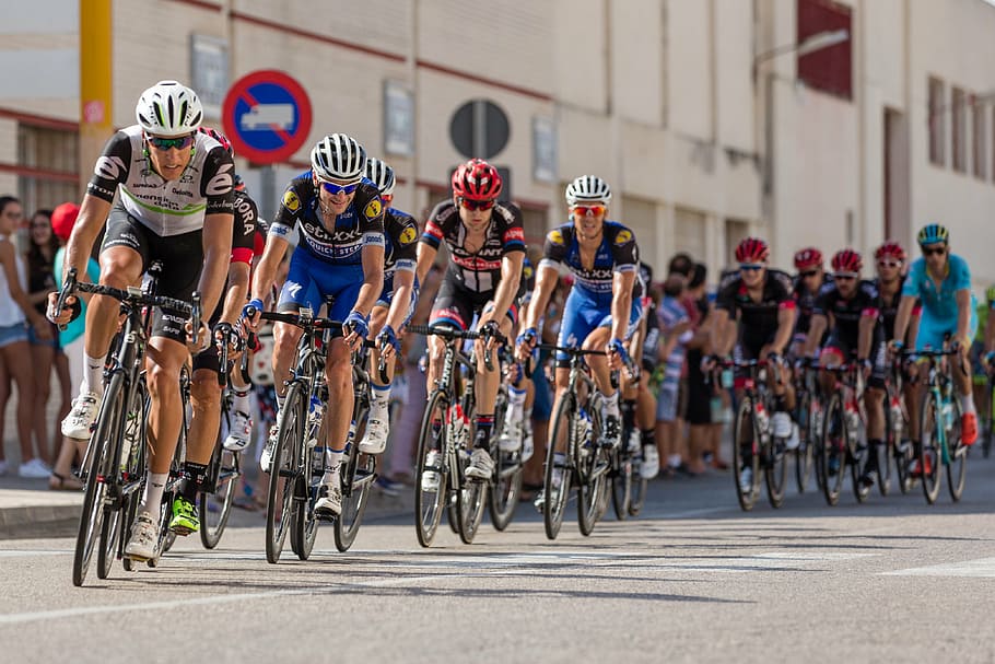 selektiv, fokus fotografering, herrer, ridning, cykel, Vend tilbage, cyklist, Spanien, svinget, sport, cykling, konkurrence, sportsrace, hastighed, udøver, handling, konkurrencedygtig sport, mennesker, transportmidler, gruppe af mennesker, hovedbeklædning, menneskemængde, by, hjelm, aktivitet, stor gruppe mennesker, livsstil, gade, racercykel, sportstøj, transportform, 4K