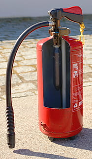 functie, binnen, brandblusser, brand, brandbestrijding, Brand blussen, uitrusting, brandwond, verwijderen, rood, noodgeval, apparaat, accessoires, brandbeveiliging, bescherming, opzichtig, signaal kleur, symbool, verklaring, water, strand, dag, natuur, zonlicht, zee, geen mensen, focus op de voorgrond, land-, detailopname, buitenshuis, houder, enkel object, zand, sport, metaal, veiligheid, aquatische sport, 4K, CC0, publiek domein, royaltyvrij