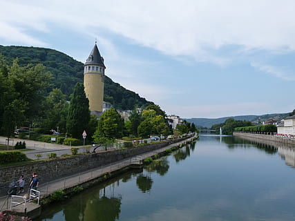 Schlecht, ems, Quellturm, lahn, das Lahntal, Kurort, Kurt Heizung, kurhaus, kurbad, Landschaft, Fluss, Tourismus, rhein-lahn-kreis, Hauptstadt, die Architektur, gebaute Struktur, Wasser, Gebäudehülle, Gebäude, Himmel, Natur, Reflexion, Ufergegend, Brücke, Turm, zufällige Menschen, Brücke - künstliche Struktur, Tag, Baum, Anbetungsstätte, Geschichte, Reise, 4K, CC0, gemeinfrei, lizenzfrei