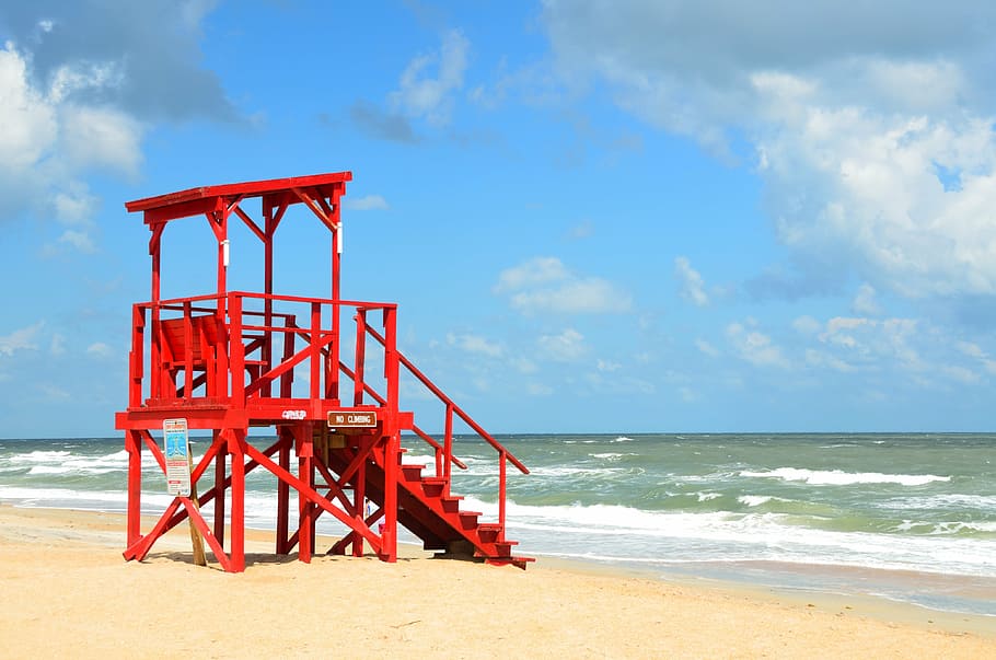 rød, livredder station, ved siden af, hav, tom, livredder, stå, strand, sand, vagt, sommer, vand, sikkerhed, ocean, ferie, station, kystlinje, kyst, redde, tropisk, turisme, holde øje, udendørs, sæson-, landskab, rekreation, stol, himmel, træ-, solskin, sæson, lifeguard hytte, ferier, jord, horisont, sky - himmel, horisont over vand, natur, scenics - natur, dag, beskyttelse, arkitektur, menneskeskabte struktur, bygget struktur, ingen mennesker, 4K