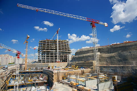 sito di costruzione, blu, cielo, costruzione, gru, lavoratori, design, alto, architettura, acciaio, grattacielo, nube, all'aperto, composizione, centro città, contemporaneo, lavoratore, sfondo, calcestruzzo, città, struttura, nuvole, edifici, bellissimo, prospettiva, metallo, Torre, urbano, progetto, ingegnere, moderno, paesaggio, magnifico, daniel, cemento, gru - macchine edili, industria di costruzioni, industria, macchinario, struttura costruita, sviluppo, lavoro, occupazione, esterno dell'edificio, attività commerciale, incompleto, macchine da cantiere, natura, nuvola - cielo, viaggio, persone, attrezzatura da costruzione, 5K, CC0, dominio pubblico, privo di copyright