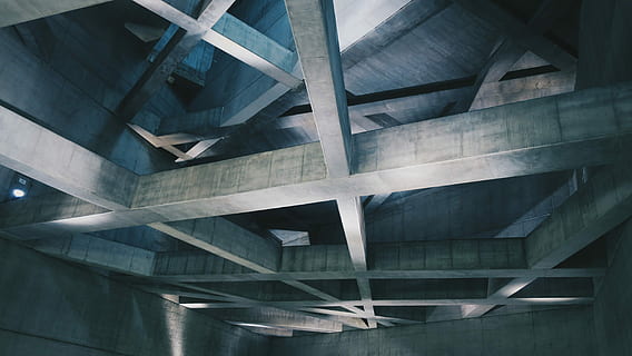 photo, marron, en bois, plafond de construction, bois gris, architecture, structure, béton, lumière, métro, géométrique, symétrie, souterrain, plafond, ambiant, structure construite, personne, faible angle de vue, industrie, moderne, modèle, à l'intérieur, pont, lien, arrière-plans, métal, pont - structure artificielle, transport, journée, plein cadre, gris, sous, 5K, CC0, domaine public, libre de droits