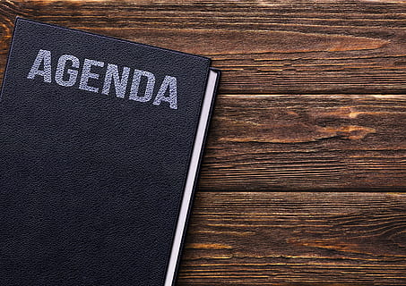 Agenda-Buch, braun, hölzern, Oberfläche, Buch, Agenda, Tabelle, Anmerkungen, Notizbuch, Holztisch, Buchcover, Papier-, Leder, schwarz, Textur, Schule, Vorder- und Rückseite, machen, Aufgaben, Besorgungen, Konferenz, Verhandlungen, Prägung, Gravur, gebildet, edel, geschlossen, Studie, Symbolismus, dekorativ, Dekoration, lesen, verlassen, Universität, Vorlage, kennt, Ausbildung, Bücher, Kommunikation, keine Leute, Text, High Angle View, drinnen, westliche Schrift, Veröffentlichung, Holz - Material, Nahansicht, direkt darüber, persönlicher Organisator, Technologie, Bildung, Verbindung, kopieren sie platz, Muster, Reise, 2K, CC0, gemeinfrei, lizenzfrei