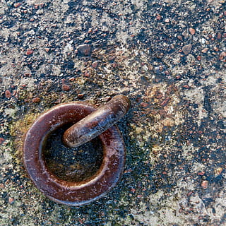 Metall, Ring, Rost, High Angle View, keine Leute, Tag, rostig, solide, Natur, Rock, Nahansicht, direkt darüber, Land, draußen, texturiert, Rock - Objekt, Stein - Objekt, Wasser, Tierwelt, Stillleben, Strand, obsolet, 2K, CC0, gemeinfrei, lizenzfrei