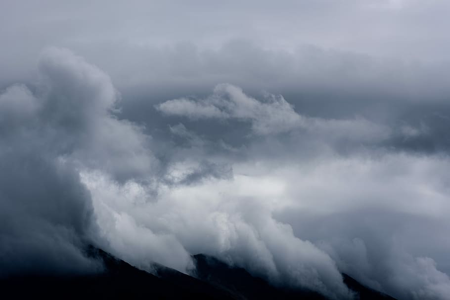 cloud r.e.i.g.n, cloudformation, cel, núvol, muntanya, naturalesa, paisatge, gris, humor, himachal, indi, nikon, núvol - cel, tempesta, núvol de tempesta, bellesa a la natura, medi ambient, fosc, cap gent, escenics - natura, cel dramàtic, signe, cloudscape, senyal d'advertència, fons, comunicació, humit, poder a la natura, ominós, a l'aire lliure, meteorologia, pluja, clima extrem, vent, pluja torrencial, 5K