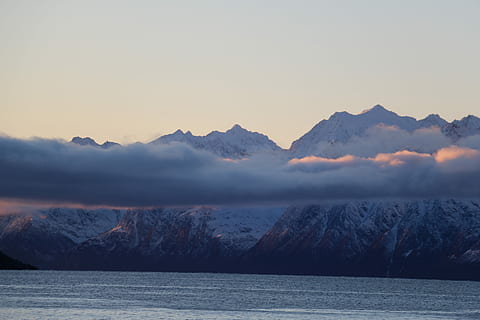noordelijk, lichte trip, foto, bergen, bedekt, berg-, wolk, bergketen, roze, Purper, hemel, water, scenics - natuur, schoonheid in de natuur, kalmte, natuur, rustige scène, wolk - lucht, zonsondergang, milieu, landschap, geen mensen, mist, dramatische hemel, meer, schemering, buitenshuis, 5K, CC0, publiek domein, royaltyvrij