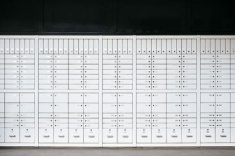 carta braille bianca, carta per stampante bianca, sicuro, armadietto, ufficio postale, cassetta postale, Ginevra, bianca, ripetendo, modello, casella postale, posta, letterbox, inviare, banca, linea, minimalista, numero, nessuno, cultura artistica e intrattenimento, musica, in casa, comunicazione, precisione, carta, architettura, avvicinamento, vista dall'alto, righello, Colore bianco, testo, in stile retrò, matematica, spogliatoio, strumento di misura, formazione scolastica, 5K, CC0, dominio pubblico, privo di copyright