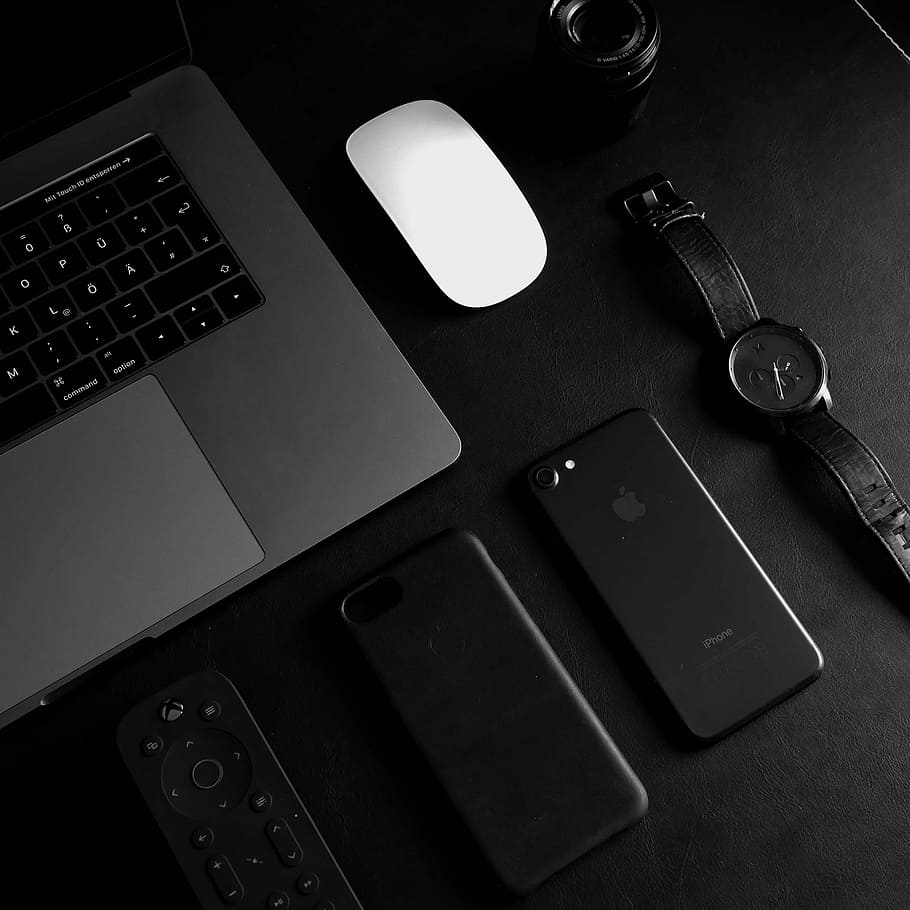 proud, Černá, iphone 7, vedle, analogový, hodinky, kolo, chronograf, lavice, stůl, iphone, telefon, myš, laptop, macbook, objektiv, zařízení, tech, technologie, vysoký úhel pohledu, bezdrátové technologie, počítač, stálý život, sdělení, spojení, uvnitř, nikdo, přenosné informační zařízení, klávesnice, chytrý telefon, počítačové vybavení, počítačová klávesnice, kancelářské potřeby, mobilní telefon, nábytek, pero, 1080P