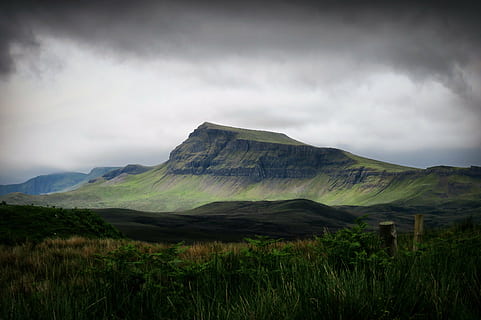 awan, rumput, bukit, pemandangan, gunung, alam, di luar rumah, indah, langit, Islandia, awan - langit, scenics - alam, keindahan di alam, lingkungan Hidup, adegan yang tenang, ketenangan, tanah, adegan non-urban, tidak ada orang, menanam, hari, idilis, warna hijau, badai, puncak gunung, yg beralamat buruk, 2K, CC0, domain publik, bebas royalti