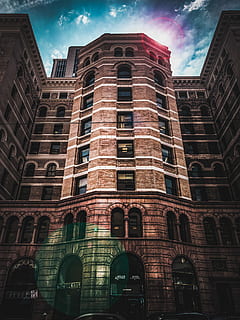 fotografia di vignette, Marrone, mattone, grattacielo, costruzione, alto edificio marrone, finestre, mattoni, muratura, cielo, struttura costruita, esterno dell'edificio, architettura, Inquadratura dal basso, finestra, nessuno, nuvola - cielo, città, il passato, arco, natura, storia, facciata, all'aperto, giorno, destinazioni di viaggio, viaggio, 4K, CC0, dominio pubblico, privo di copyright