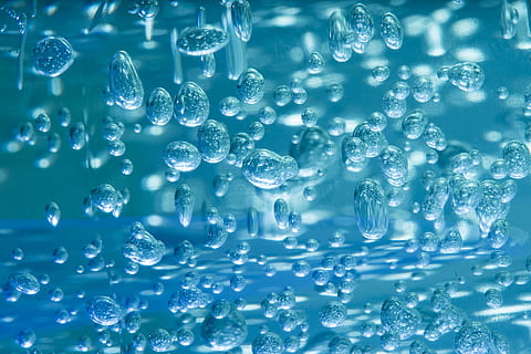 Mikro, Fotografie, Wasser, Tropfen, Blase, Luft, Tropfen, abstrakt, Blau, Luft, fallen, Muster, Makro, wunderschönen, niemand, abstraktes Muster, Textur, Design, lebendige Farbe, Hintergrund, horizontal, Licht, Hintergründe, Detail, selektiver Fokus, Glas, Farbbild, Beleuchtung, keine Leute, Nahansicht, kopieren sie platz, Studio, Detailaufnahmen, kalte Temperatur, Flüssigkeit, Vollbild, Frische, transparent, Natur, Essen und Trinken, Erfrischung, Getränk, Limonade, Eis, nass, Seifenlauge, sauber, Tonic Water, Reinheit, 5K, CC0, gemeinfrei, lizenzfrei