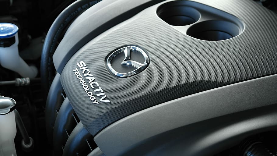 foto tancada, gris, motor de tecnologia mazda skyactiv, automàtic, equipament, tecnologia, crom, vehicle, brillant, rendiment, sistema de transport, modern, conduir, mazda, motor, locomoció, processament, cotxes nous, transport, parc, màquina, cabina, detall automàtic, manillar, Speedo, convertible, sortir, direcció, gira, manera de transport, automòbil, cotxe, interior del cotxe, interior del vehicle, vehicle terrestre, panell, control, macro, panell de control, seguretat, riquesa, luxe, primer pla, esport, cuir, vehicle terrestre personal, 5K