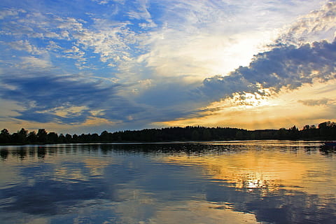 Schattenbildfoto, Bäume, Karosserie, Wasser, Reflexion, See, Natur, Sonnenuntergang, abendstimmung, Himmel, Abendhimmel, romantisch, Losheimer Stausee, Saarland, Deutschland, stiller See, abendliche ruhe, Wolken, Sommer-, Abendstunde, pastellfarben, Gegenlicht, wolke - himmel, Szenen - Natur, Schönheit in der Natur, Ruhe, ruhige Szene, Ufergegend, Baum, keine Leute, Nicht-städtische Szene, idyllisch, Pflanze, Silhouette, draußen, 4K, CC0, gemeinfrei, lizenzfrei
