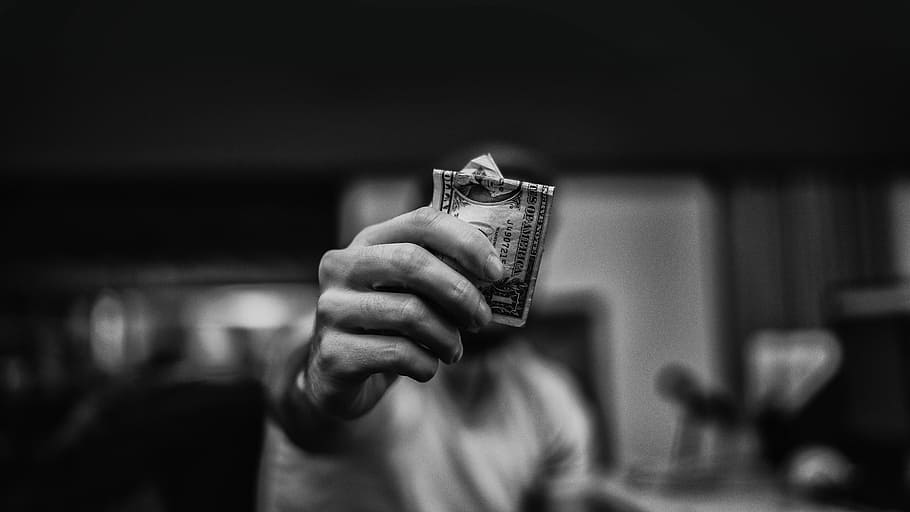 mand, bedrift, 1, os, dollar seddel, person, gråtonebilleder, hånd, penge, noter, dollar, BNW, menneskelig hånd, en person, fokus på forgrunden, menneskelig kropsdel, tæt på, rigtige mennesker, fritidsaktivitet, indendørs, uigenkendelig person, livsstil, forfra, meddelelse, kropsdel, voksen, teknologi, aktivitet, finger, skjult ansigt, 5K