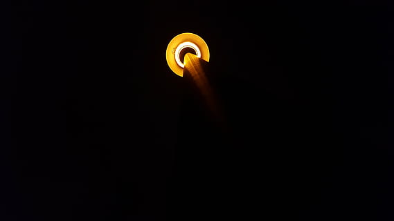 resumen, Art º, color, oscuro, diseño, electricidad, iluminado, insubstancial, poste de luz, ligero, Tiro de ángulo bajo, noche, reflexión, forma, copia espacio, vista de ángulo bajo, nadie, foto de estudio, fondo negro, espacio, adentro, astronomía, naturaleza, solo objeto, equipo de iluminación, brillante, cielo, luz - fenómeno natural, cielo limpio, movimiento, luminosidad, directamente debajo, 5K, CC0, dominio público, libre de derechos