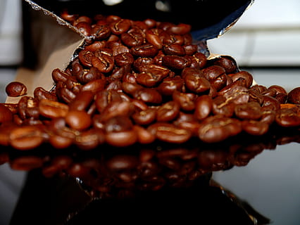 Chicco di caffe, confezione, bar, Marrone, caffè, cibo e bevande, cibo, avvicinamento, in casa, freschezza, natura morta, indulgenza, cibo dolce, al forno, dolce, pronto a mangiare, concentrarsi sulle conoscenze acquisite, messa a fuoco selettiva, nessuno, mangiare malsano, cioccolato, spuntino, tentazione, 4K, CC0, dominio pubblico, privo di copyright