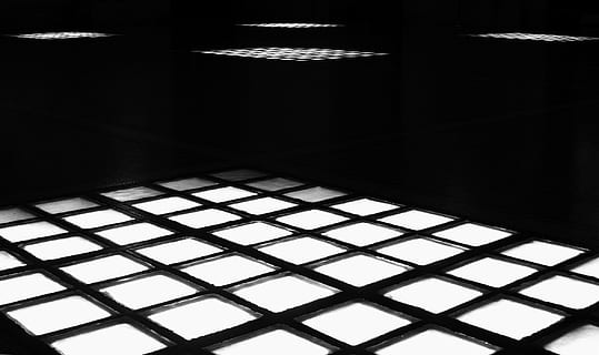 pavimento, luce, edificio, costruzione, design, interno, luce, costruzione, design, camera, moderno, arredamento, luminosa, stile, contemporaneo, grunge, lusso, eleganza, lussuoso, in casa, nessuno, stanza domestica, industria, architettura, giorno, struttura costruita, modello, pavimentazione, buio, illuminato, piastrella, attrezzatura per l'illuminazione, finestra, Entrata, pavimento piastrellato, notte, soffitto, forma, 2K, CC0, dominio pubblico, privo di copyright