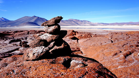 stablet, cairn klipper, top, canyon, selektiv, fokus, cairn sten, bjerg, klipper, bunke, kampesten, rød, klippe, rock-objekt, scenics - natur, miljø, himmel, landskab, solid, skønhed i naturen, natur, fjern, ingen mennesker, geologi, jord, ikke-urbane scene, rock formation, ufrugtbar, sky - himmel, bjergkæde, dag, udendørs, klima, tørt klima, eroderet, bjergtop, 4K, CC0, offentligt domæne, royaltyfrie