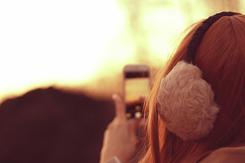 selettivo, fotografia a fuoco, donna, indossare, paraorecchie, presa, telecamera, messa a fuoco selettiva, fotografia, donne, all'aperto, persone, femmine, Fotografare, stili di vita, adulto, giovane adulto, amore, natura, tramonto, etnia caucasica, due persone, retrovisore, macchina fotografica - attrezzatura fotografica, giovani donne, godimento, solidarieta, tecnologia wireless, cellulare, una persona, avvicinamento, colpo alla testa, ritratto, capelli, concentrarsi sulle conoscenze acquisite, prole, bambino, tecnologia, capelli biondi, acconciatura, testa Rossa, parte del corpo umano, infanzia, testa umana, 1080P, CC0, dominio pubblico, privo di copyright