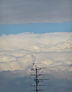 antenne, skyer, cloudscape, himmel, ether, farver, antennesystem, teknologi, blå, sky - himmel, ingen mennesker, natur, forbindelse, meddelelse, elektricitet, antenne - antenne, scenics - natur, skønhed i naturen, udendørs, silhuet, dag, el-pylon, lav vinkel visning, arkitektur, rolig scene, miljø, Strømforsyning, 2K, CC0, offentligt domæne, royaltyfrie