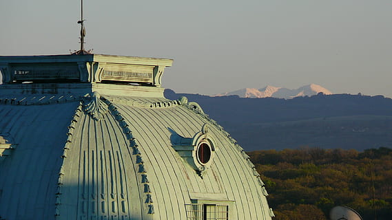 Bulgarien, Sofia, die Sofia Universität, die Architektur, Berg, Rila, Aussicht, Himmel, Natur, gebaute Struktur, keine Leute, Gebäudehülle, Religion, Reiseziele, Schönheit in der Natur, Spiritualität, Reise, Gebäude, Kuppel, Glauben, Anbetungsstätte, Geschichte, draußen, Tag, Gebirge, 2K, CC0, gemeinfrei, lizenzfrei