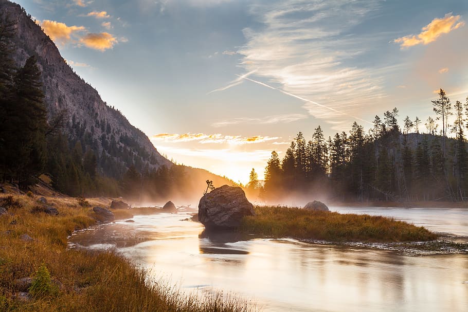 søfotografering, dagtimerne, flod, træer, ved siden af, bjerg, natur, landskab, scenics, vand, solnedgang, udendørs, skønhed i naturen, Skov, solopgang - daggry, himmel, rolig scene, træ, morgen, sollys, sø, tåge, daggry, vinter, afspejling, skumring, ingen mennesker, farvebillede, efterår, sky - himmel, scenics - natur, ro, plante, ikke-urbane scene, idyllisk, jord, miljø, flydende vand, 5K
