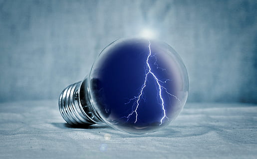 bombilla de luz, bombilla, ligero, Pera, destello, energía, revolución energética, generacion de energia, bombillas, experimentar, innovación, Amigable con el medio ambiente, electricidad, ambiente, Luz eléctrica, el ahorro de energía, azul, esfera, adentro, nadie, de cerca, foto de estudio, brillante, sombra, iluminado, copia espacio, forma, forma geometrica, solo objeto, generación de combustible y energía, enfoque selectivo, naturaleza, circulo, equipo de iluminación, Haz de luz, fondo azul, 2K