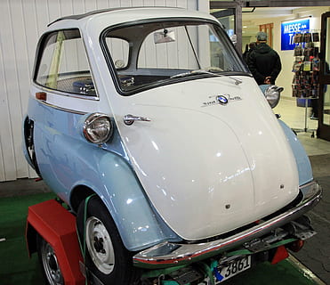 isetta, oldtimer, bmw, vehicle, vell, automàtic, pkw, clàssic, edat del cotxe, raresa, automòbil, cotxe, vehicle terrestre, transport, manera de transport, estacionari, dia, carrer, Color blanc, ciutat, persones incidentals, primer pla, a l'aire lliure, reflexió, parabrisa, vidre - material, estil retro, viatjar, 4K, CC0, domini públic, lliure de regalies