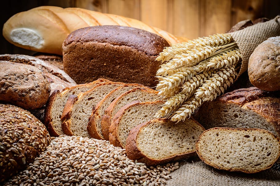 pasta de llet, foto de blat, pa, caramels, pastissos, menjar i beguda, menjar, frescor, alimentació saludable, llesca de pa, botiga, benestar, planta de cereals, fleca, cap gent, blat, variació, natura morta, cultiu, al forn, blat sencer, agricultura, primer pla, a l'interior, sègol - gra, bun, pa marró, 5K
